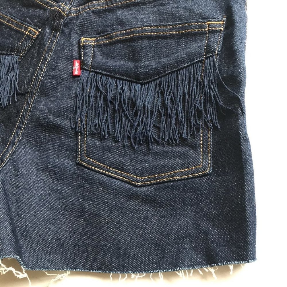 Levis highrise ribcage fringe cutoff shorts - Picture 2 of 5